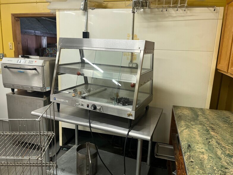 More Photos Of 126 Main St, Lehigh Restaurant For Lease