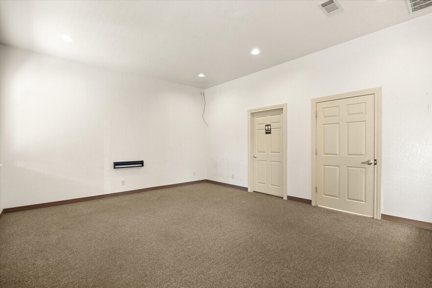 More Photos Of 1305 Paluxy Rd, Granbury Medical For Sale