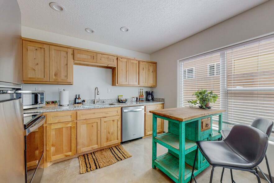More Photos Of 615 Iron Ave SW, Albuquerque Apartments For Sale