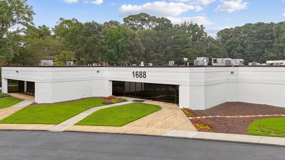 More Photos Of 1688 Phoenix Pky, College Park Unknown For Lease