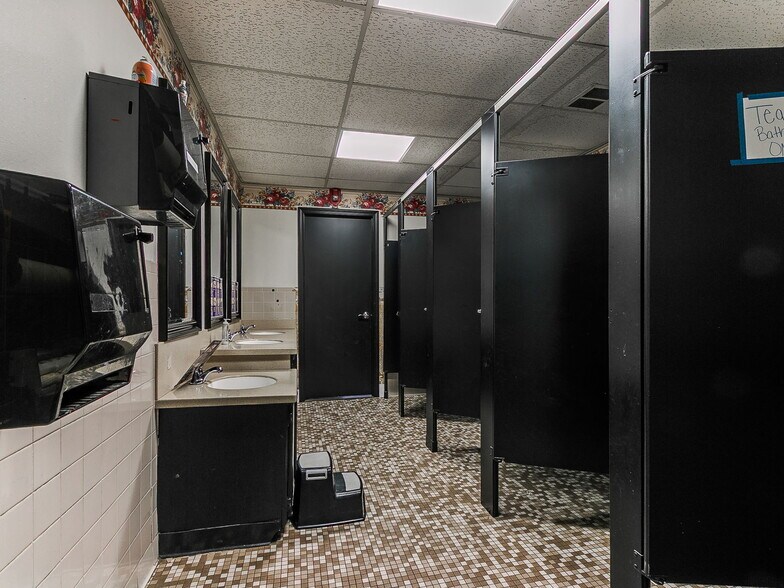 More Photos Of 809 SW 4th St, Moore Religious Facility For Sale
