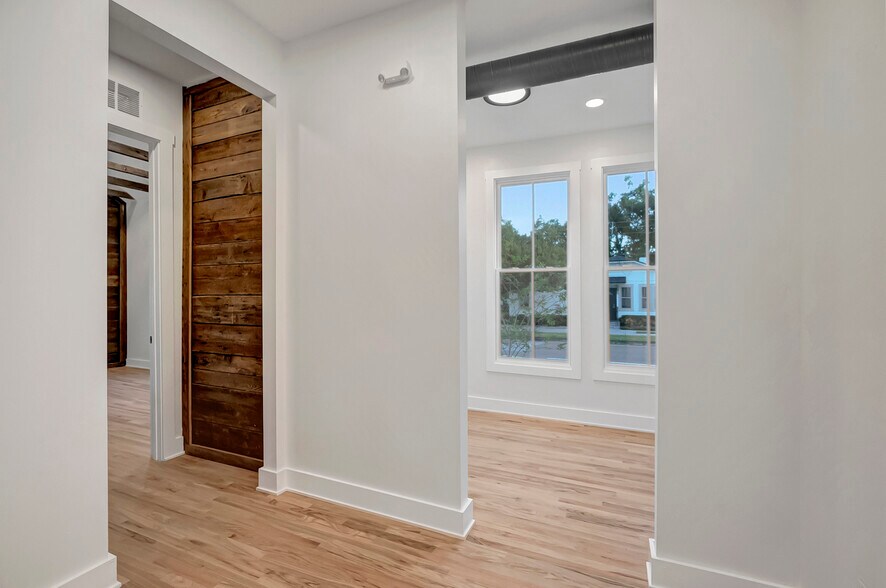 More Photos Of 2111 Cleveland St, Tampa Office For Sale
