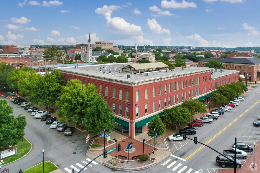 More Photos Of 1000 Broadway, Columbus Apartments For Lease
