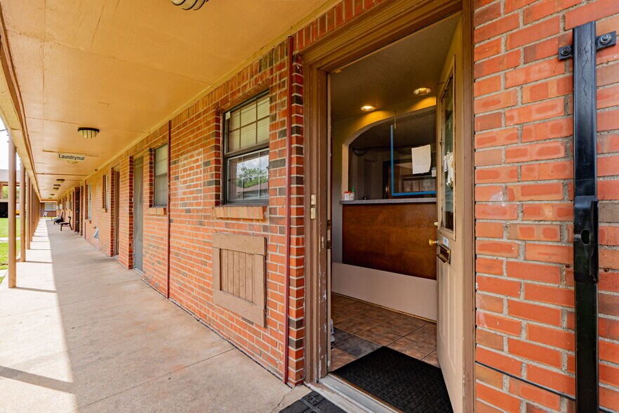 More Photos Of 3136 SW 59th St, Oklahoma City Apartments For Sale