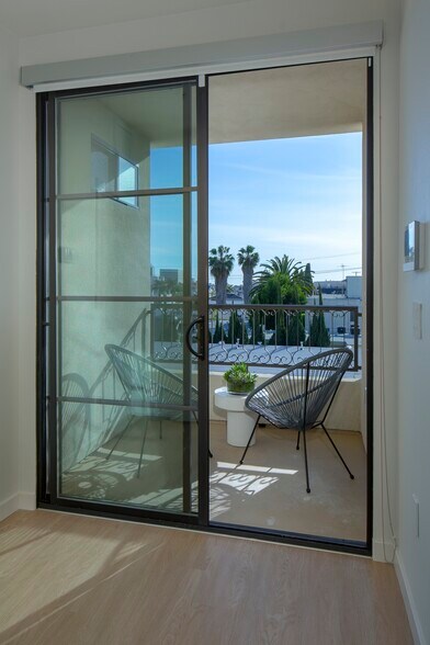 More Photos Of 11649 Mayfield Ave, Los Angeles Apartments For Sale