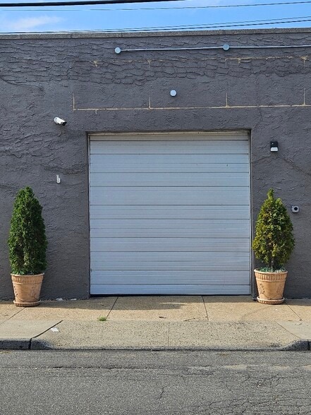 More Photos Of 7 Florence St, Floral Park Warehouse For Lease