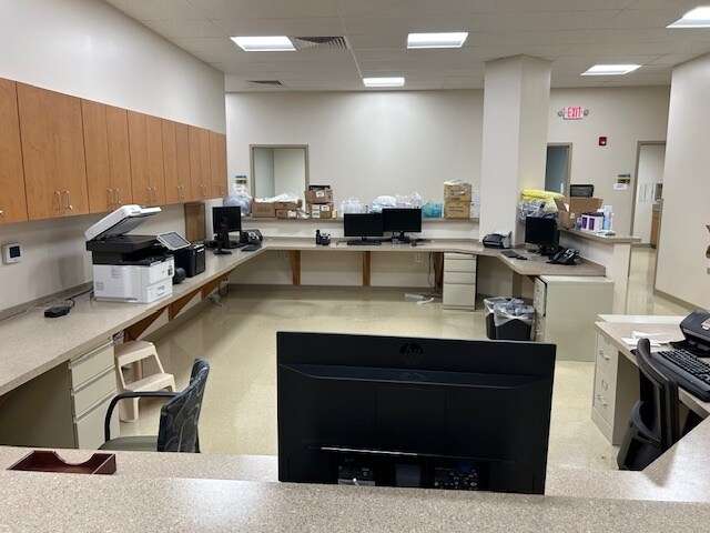 More Photos Of 818 Macdade Blvd, Folsom Freestanding For Lease