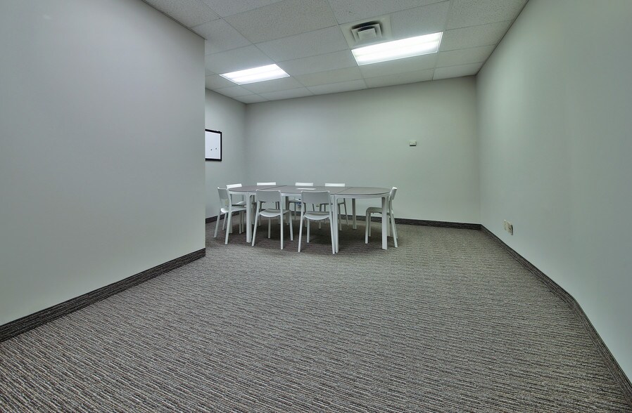 More Photos Of 1000 Rue Hickson, Verdun Office For Lease