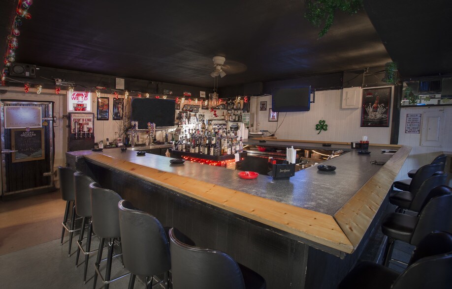 More Photos Of 5402 W US Highway 92, Plant City Bar For Sale