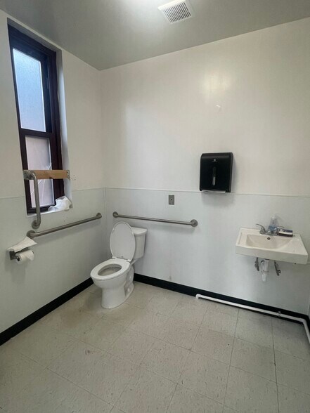 More Photos Of 740 Colonel Ledyard Hwy, Ledyard Storefront For Lease