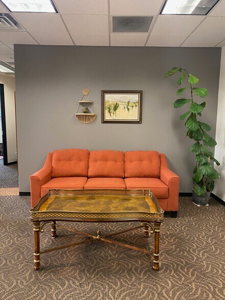 More Photos Of 533 E Riverside Dr, Eagle Office Residential For Lease