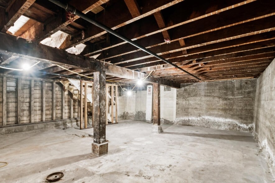 More Photos Of 2401-2405 16th St, San Francisco Apartments For Sale
