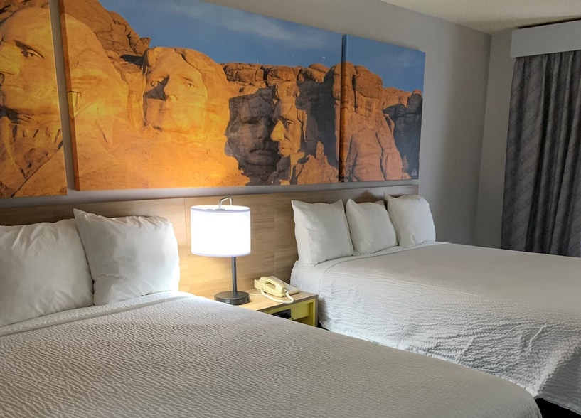 More Photos Of 519 Crook St, Custer Hotel For Sale