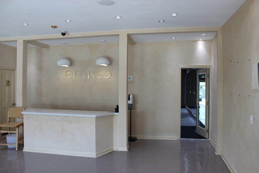 More Photos Of 840 S Robertson Blvd, Los Angeles Storefront Retail Office For Lease