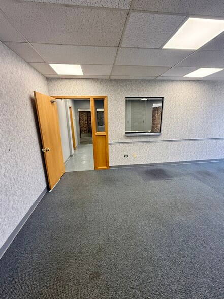 More Photos Of 7800 W College Dr, Palos Heights Office For Lease