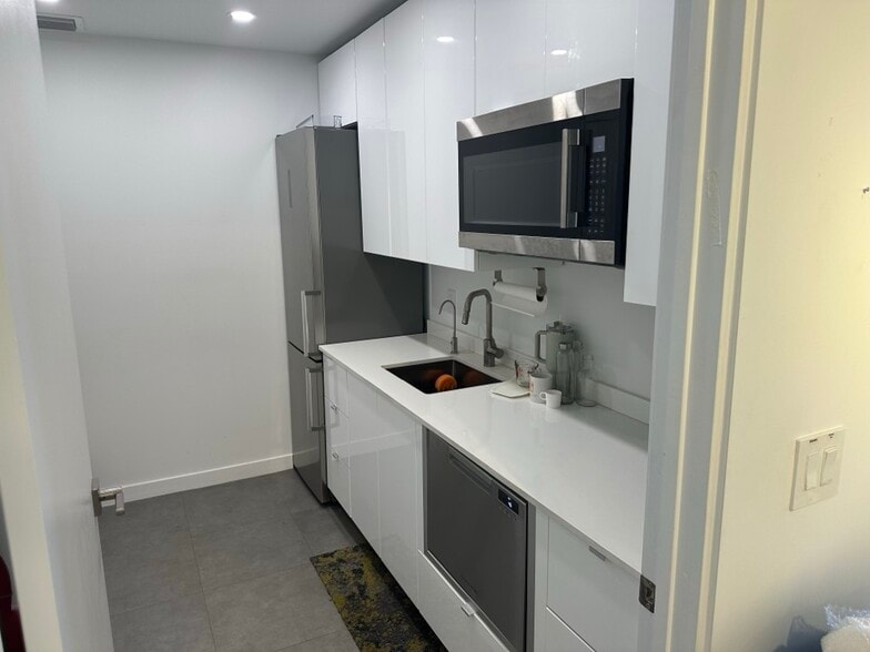 More Photos Of 4770 Biscayne Blvd, Miami Office For Sale