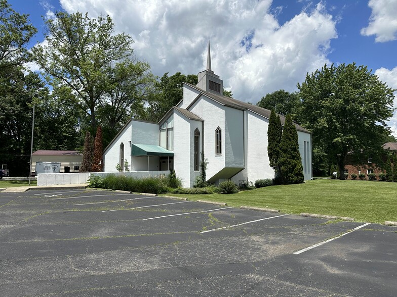 Primary Photo Of 1690 State Route 125, Amelia Showroom For Lease