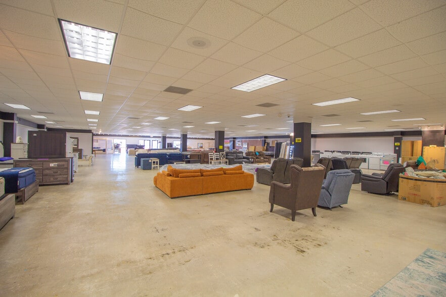 More Photos Of 17 Hickory St, Arcadia Storefront Retail Office For Sale