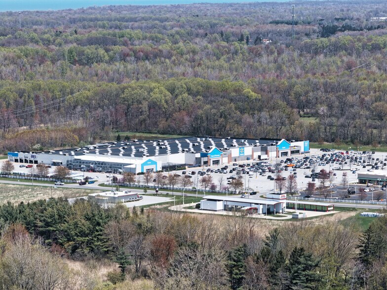 More Photos Of 5750-5788 N Ridge Rd, Madison Flex For Sale