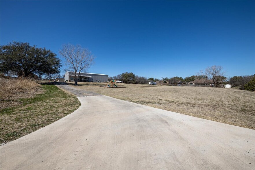 More Photos Of 1817 S Morgan St, Granbury Auto Dealership For Sale