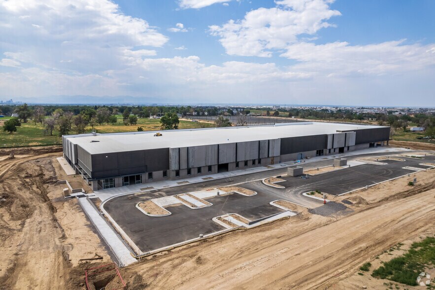 More Photos Of 2251 N Revere St, Aurora Light Manufacturing For Lease