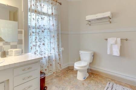 More Photos Of 707 NE 5th St, McMinnville Office For Sale