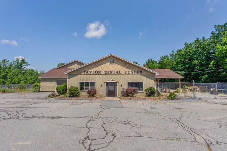 More Photos Of 1306 Main St, Sanford Storefront For Sale