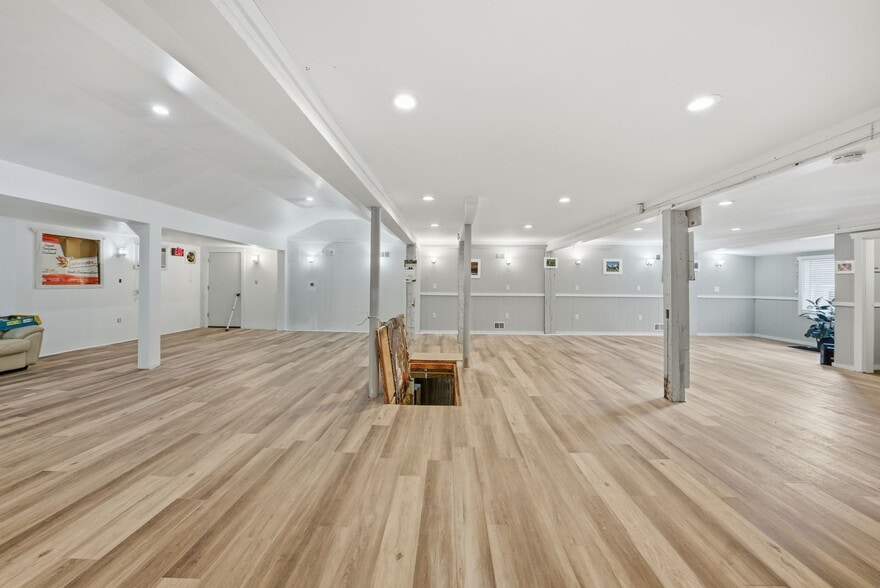 More Photos Of 409 Woodport Rd, Sparta Freestanding For Sale