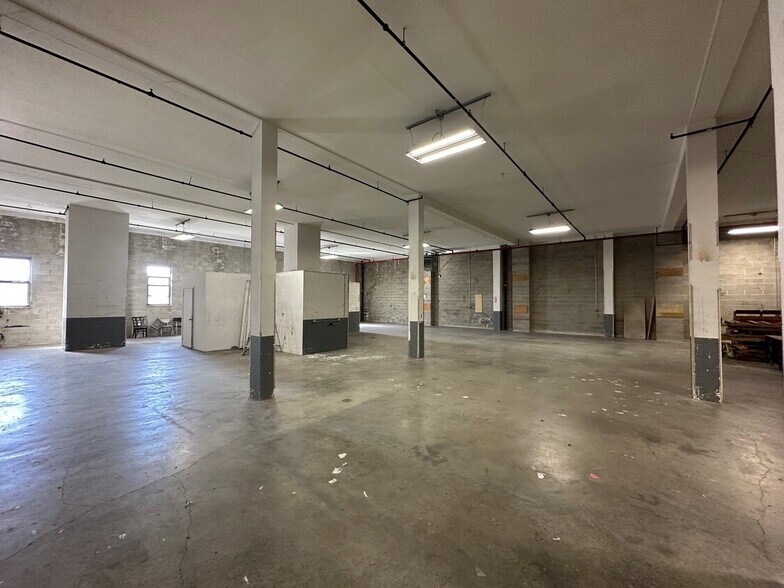 More Photos Of 255 47th St, Brooklyn Warehouse For Lease