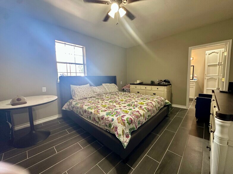 More Photos Of 3901 McPherson Ave, Laredo Freestanding For Sale