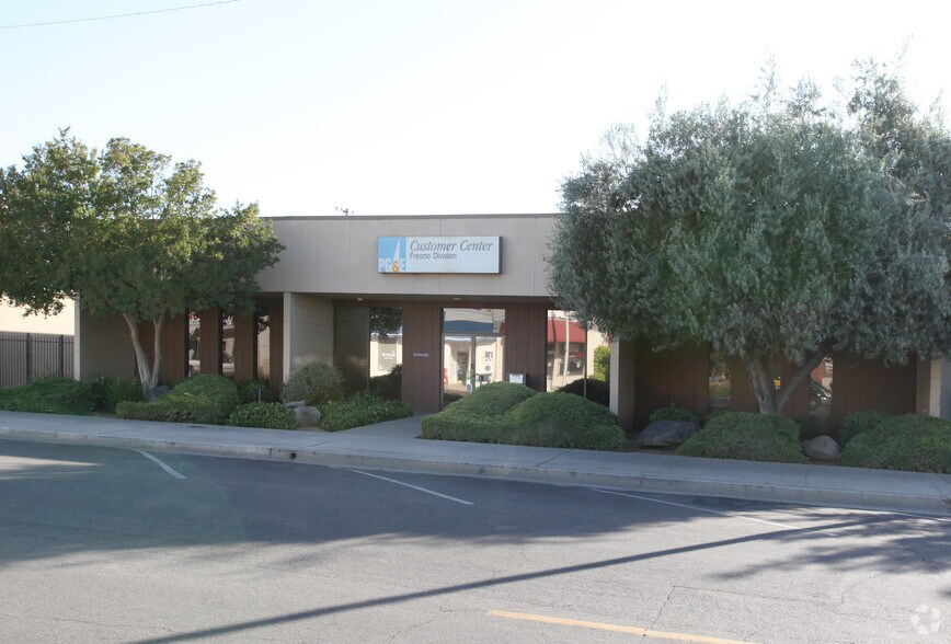 More Photos Of 152 N K St, Dinuba Medical For Sale