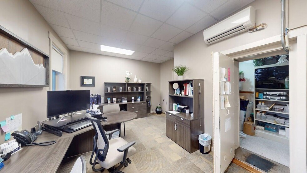 More Photos Of 800 Baker St, Cranbrook Storefront Retail Office For Sale