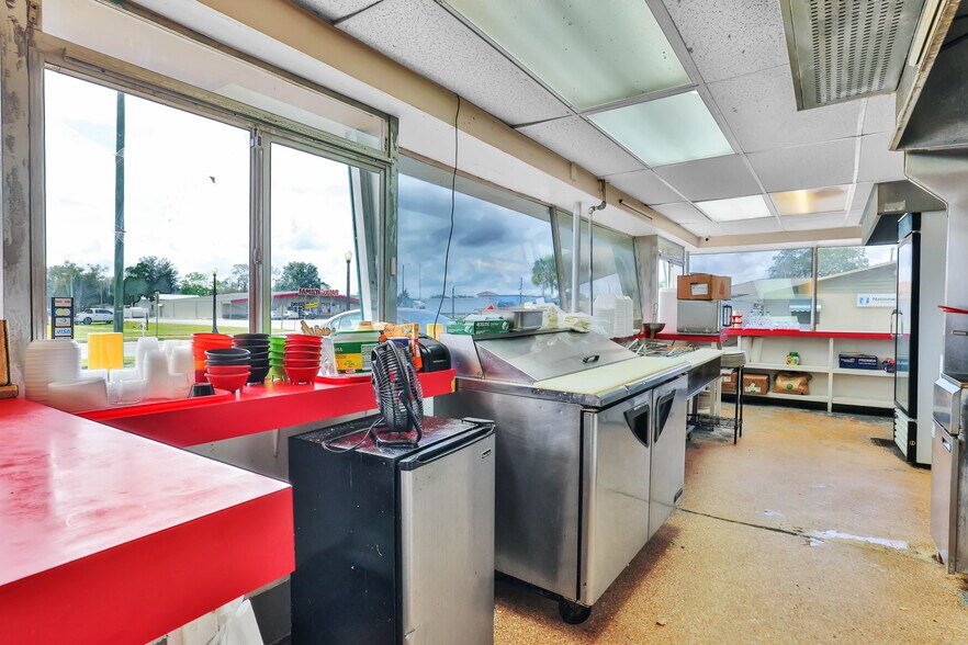 More Photos Of 114 Central Ave, Lake Wales Freestanding For Sale