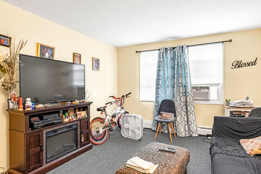 More Photos Of 25 Margaret St, Pawtucket Apartments For Sale