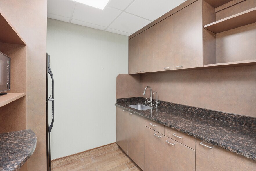 More Photos Of 585 Technology Pky, Lake Mary Office For Sale