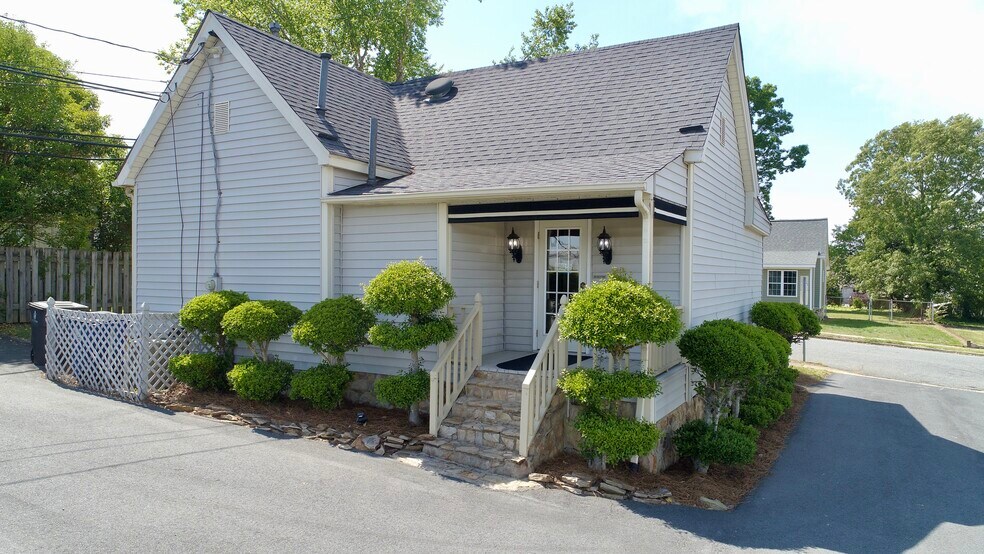 More Photos Of 307 Harvey St, Winston-Salem Freestanding For Sale