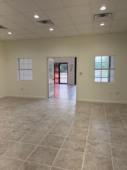 More Photos Of 5612 Highland Ave, Haltom City Showroom For Lease