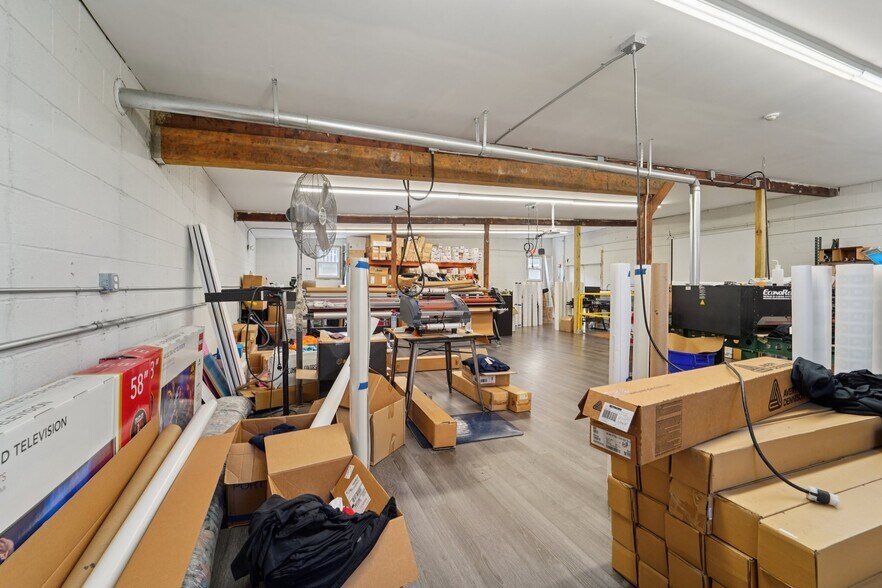 More Photos Of 593-595 New York Ave, Lyndhurst Light Manufacturing For Lease