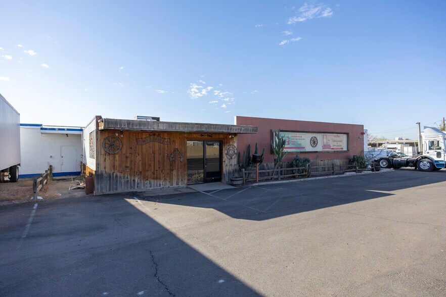 More Photos Of 655 W Cottonwood Ln, Casa Grande Showroom For Sale