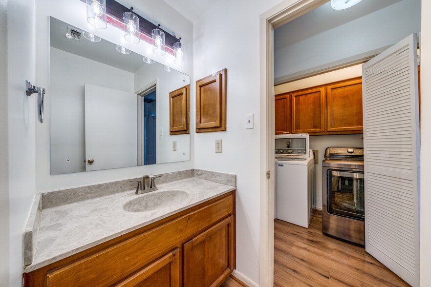 More Photos Of 7870 Broadway, San Antonio Medical For Sale