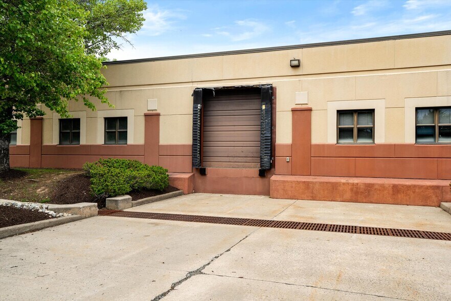 More Photos Of 15 Roszel Rd, West Windsor Office For Sale