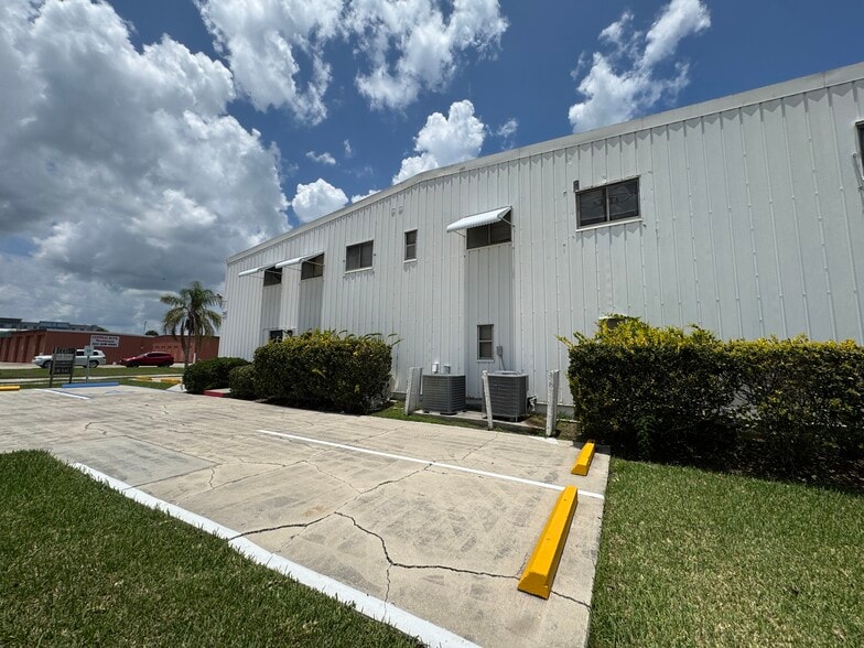 More Photos Of 280 W Central Blvd, Cape Canaveral Manufacturing For Sale