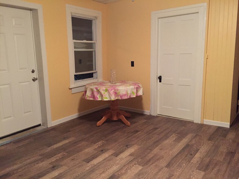 More Photos Of 562 5th Ave, Troy Specialty For Lease