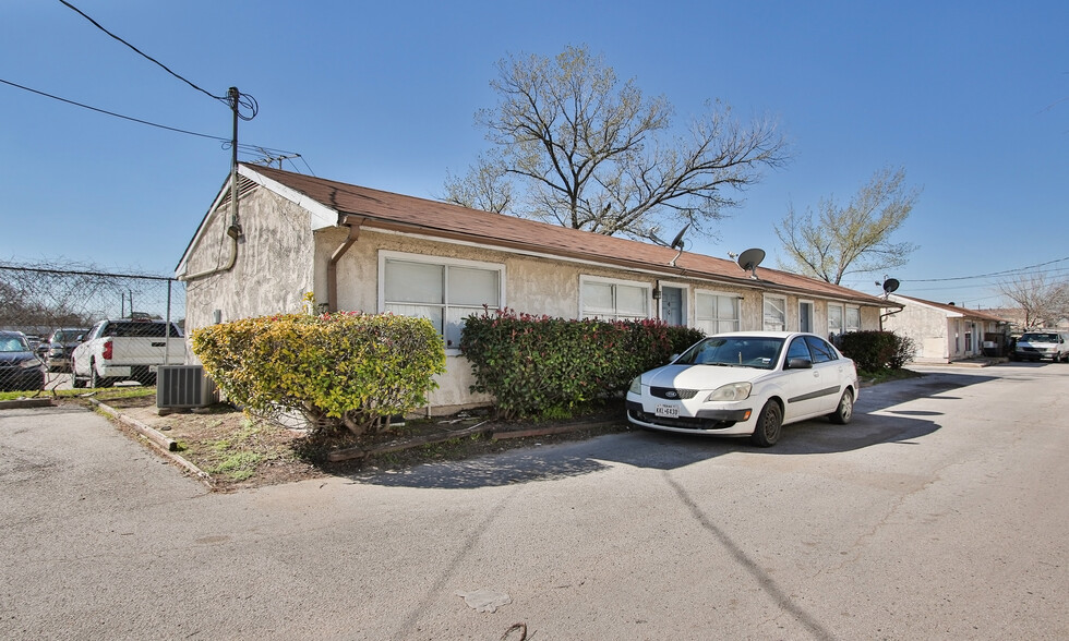 Primary Photo Of 12302 Boreas Dr, Houston Apartments For Sale