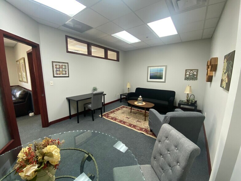 More Photos Of 123 W Washington St, Oswego Office For Lease