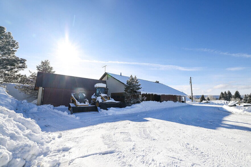 More Photos Of 105 E Jacob St, McCall Service For Sale