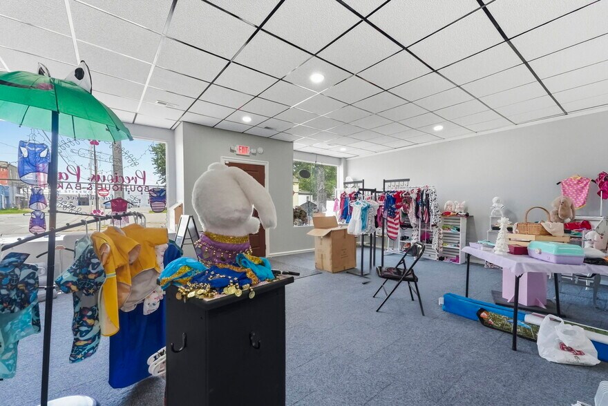 More Photos Of 115 E King St, Garrett General Retail For Sale