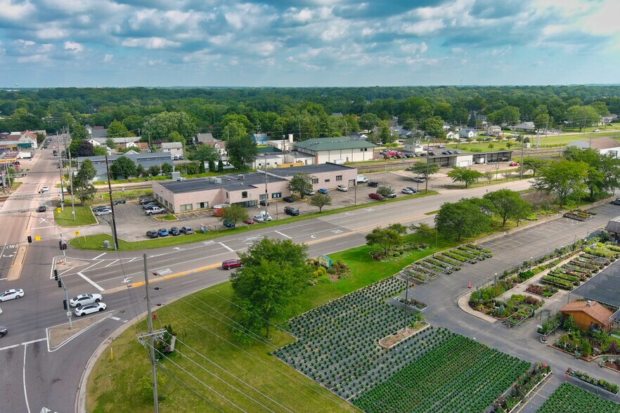 More Photos Of 111 S Lake St, Montgomery Service For Sale