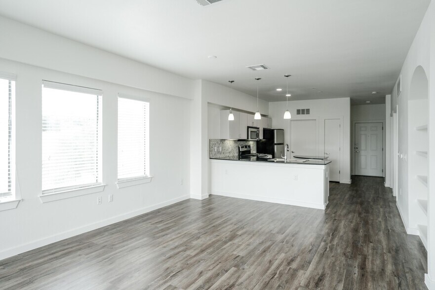 More Photos Of 127 E Riverside Dr, Austin Apartments For Lease