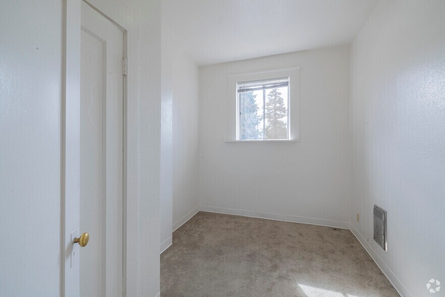 More Photos Of 498 25th St, Oakland Apartments For Sale